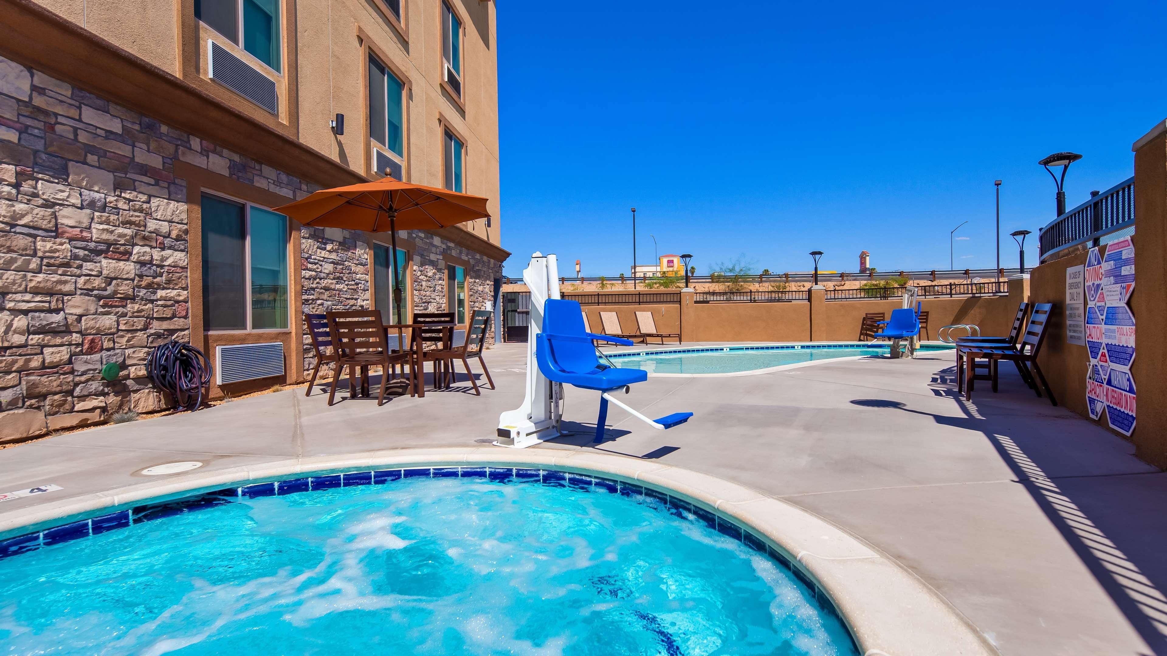 Best Western Plus New Barstow Inn & Suites Exteriör bild